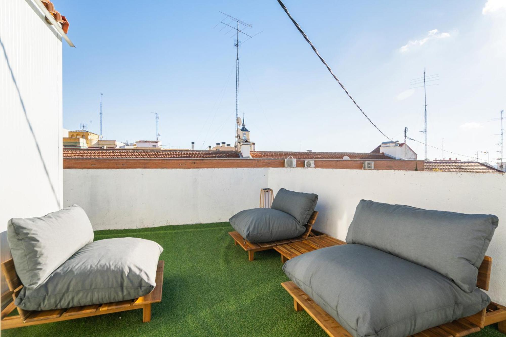 Atico Con Terraza En Lavapies Alquiler Temporal Apartamento