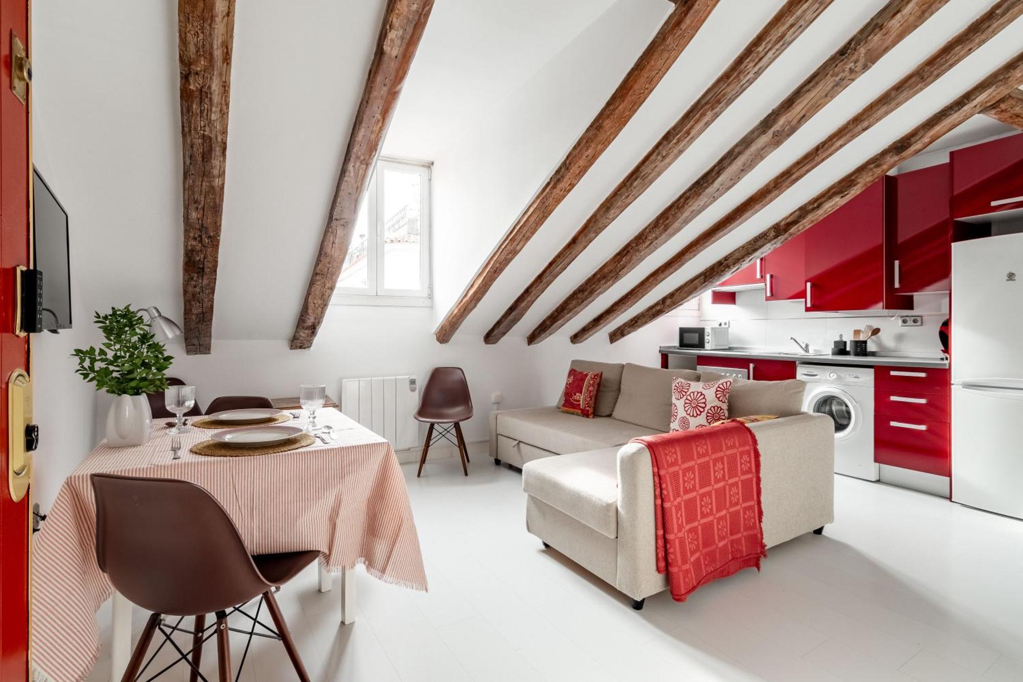 Charming La Latina Vibes * Madrid