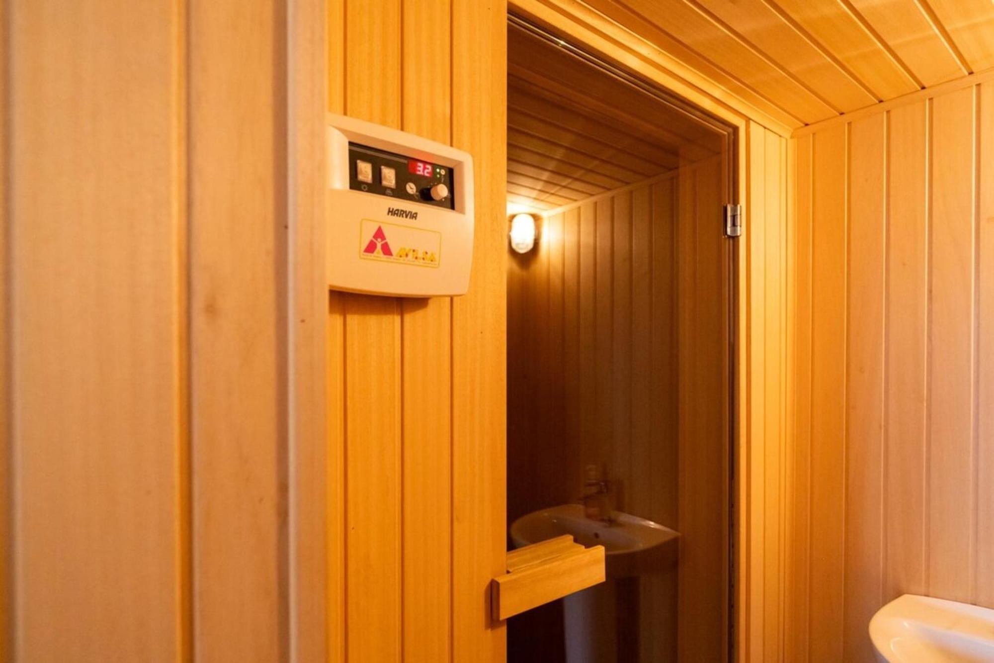 Chic 1bd Flat Wsauna & Balcony Tetuan Madrid! Apartamento