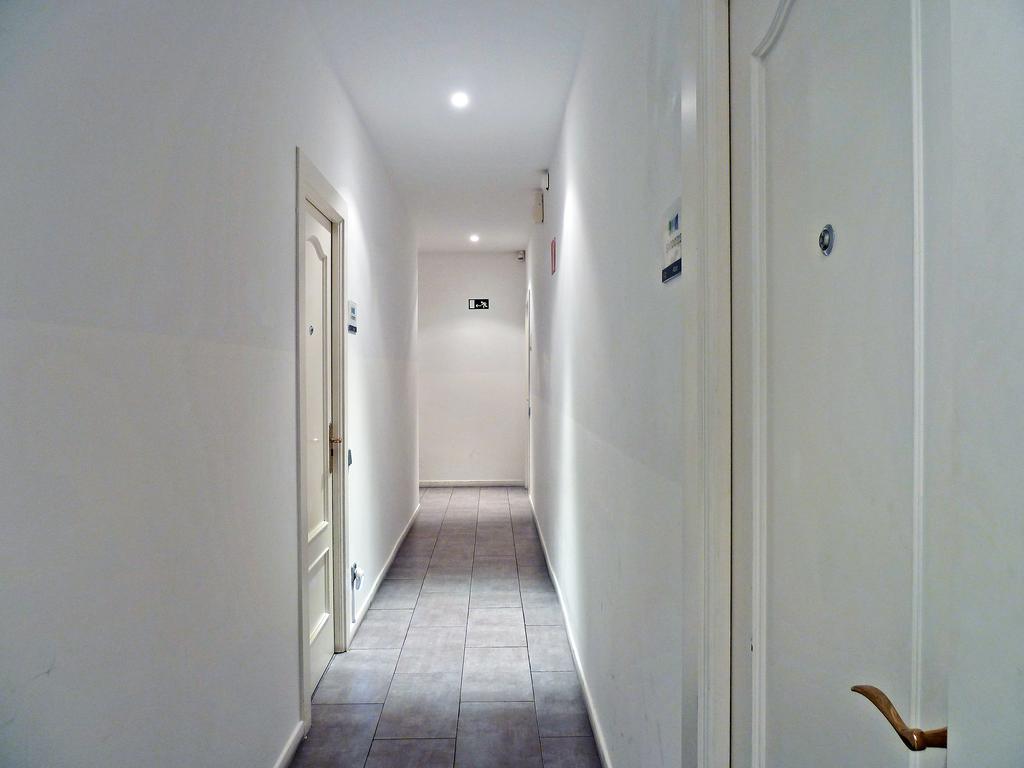 Sixrooms Plaza Mayor Guest house