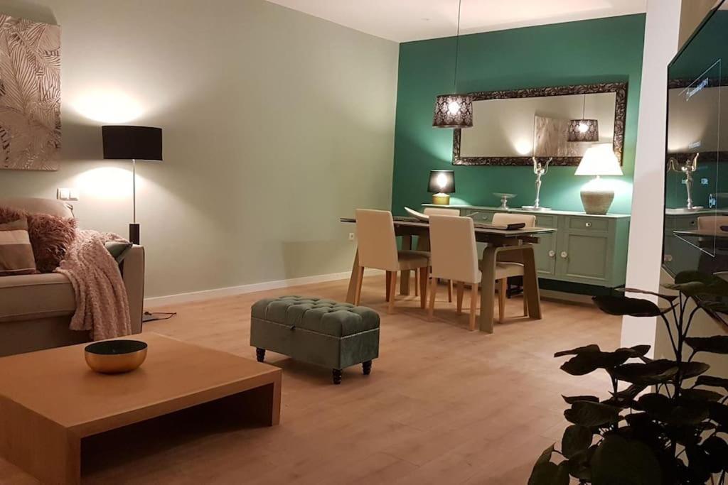 Tasteful Centre Rios Rosas - Business Ready *