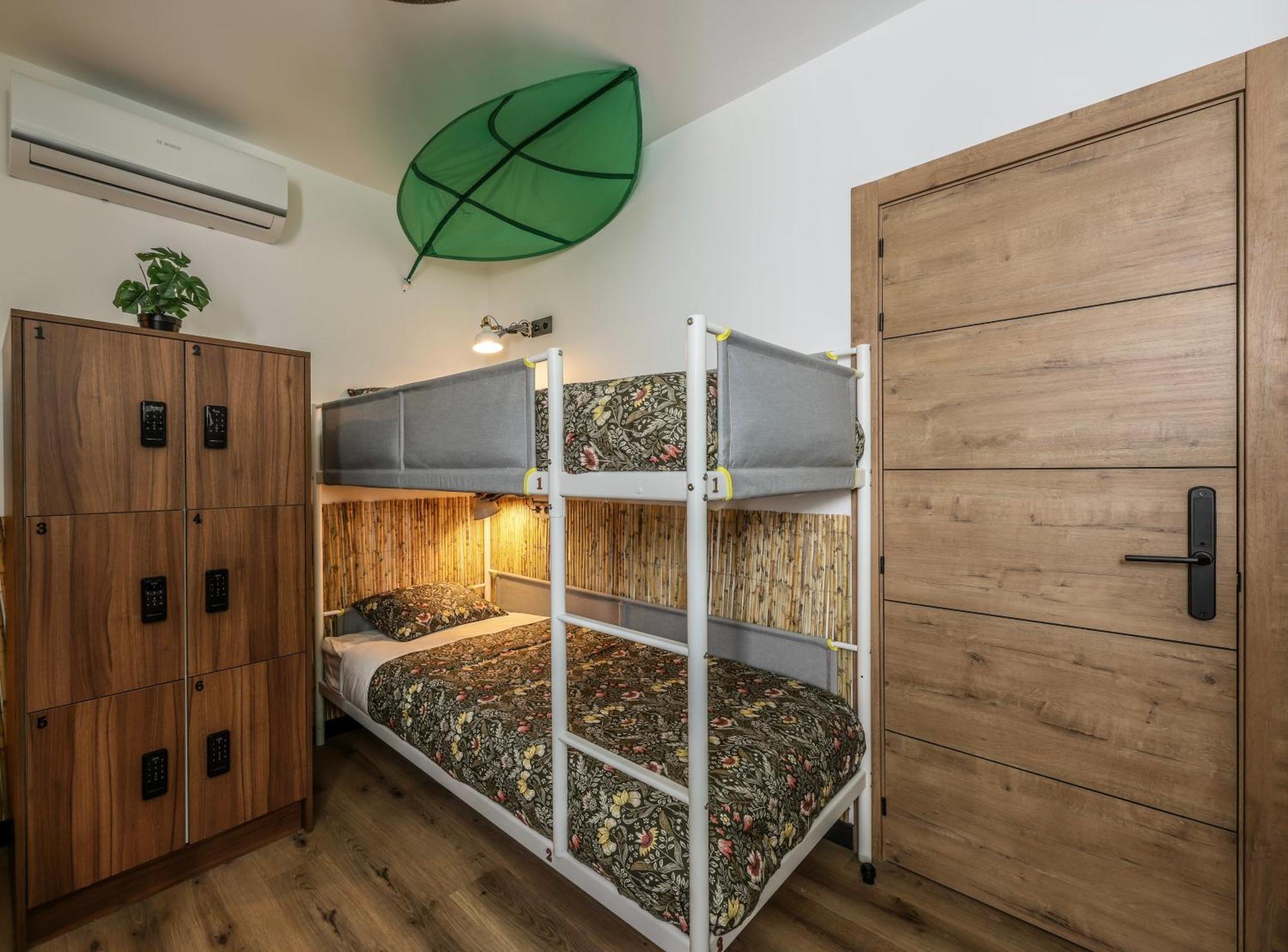 Eliseo - Livingcoworking - Malasana Albergue Madri