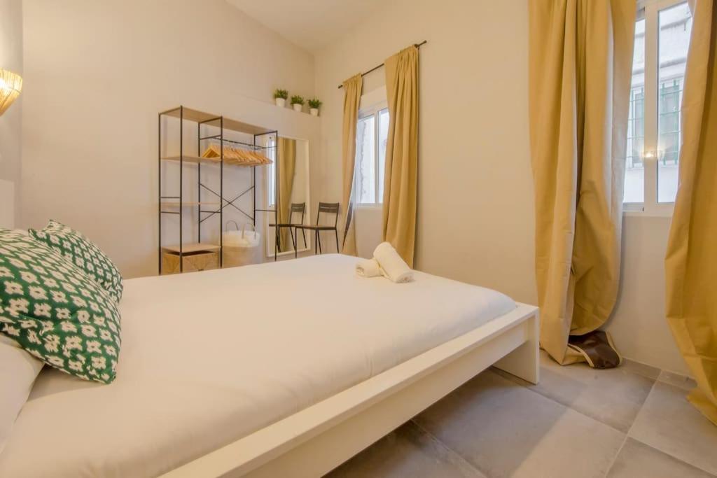 Cool Deluxe Interior Design A 2 Min De Gran Via * Madrid