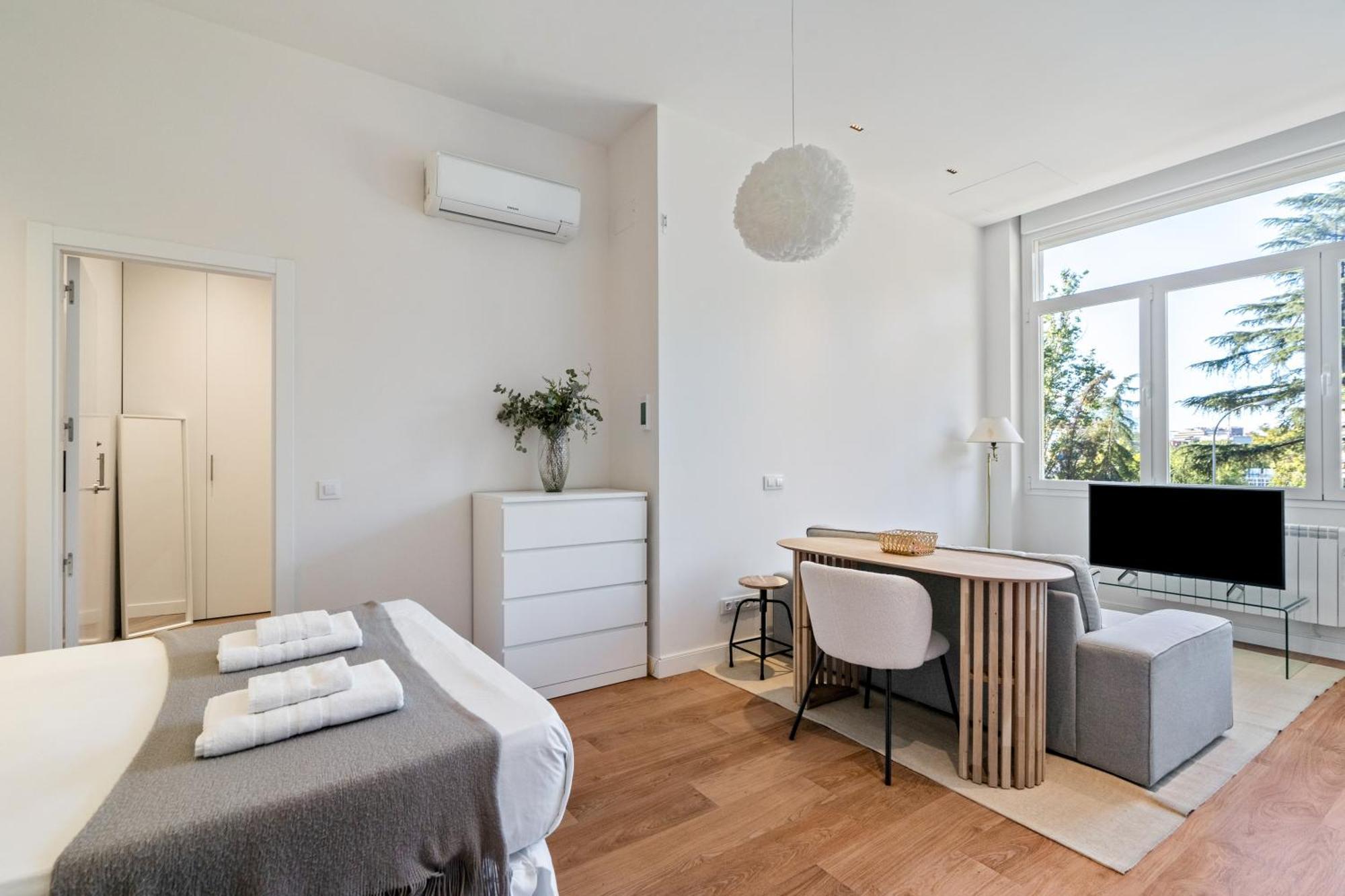Encantador Estudio Chamartin Appartamento