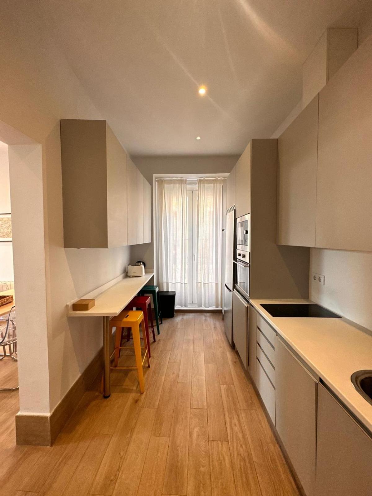 Amazing 3bd 3bth With 9 Balconies By Madrid4you Apartment