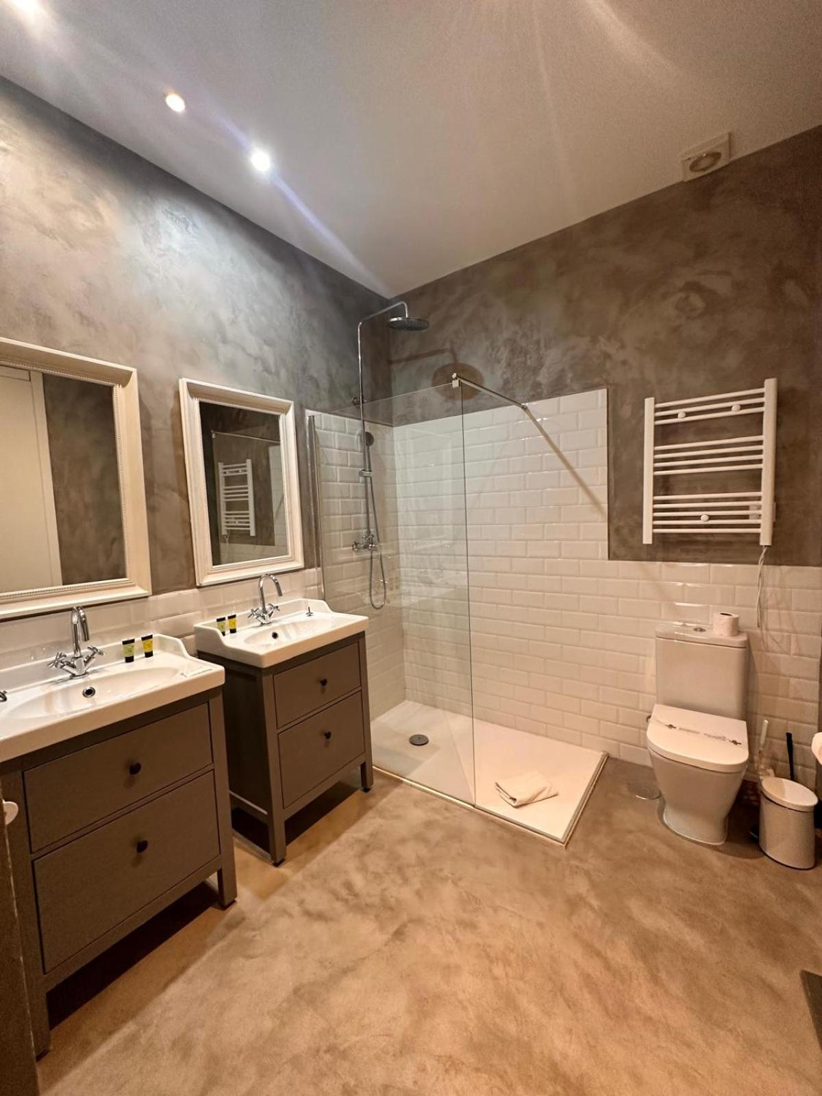 Amazing 3bd 3bth With 9 Balconies By Madrid4you Apartment *
