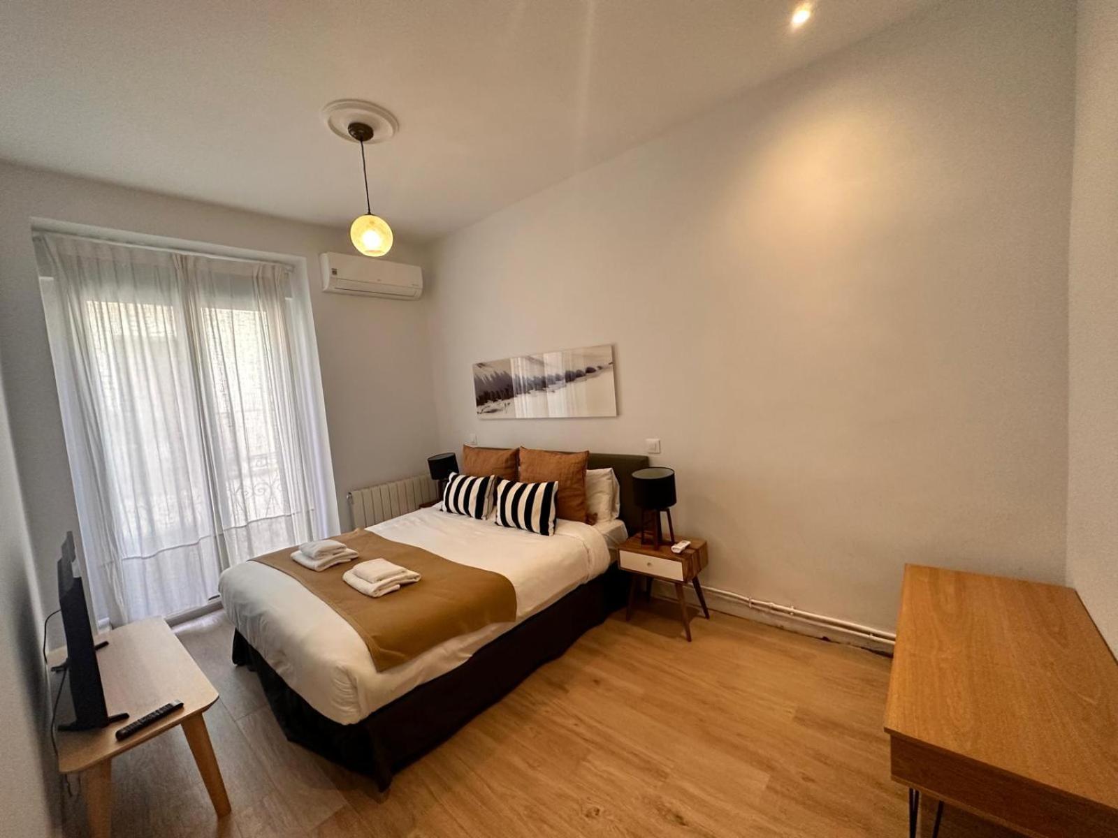 Amazing 3bd 3bth With 9 Balconies By Madrid4you Apartment *