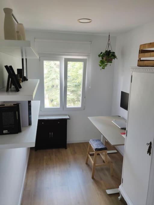 Apartamento Moderno Con Oficina Y Balcon