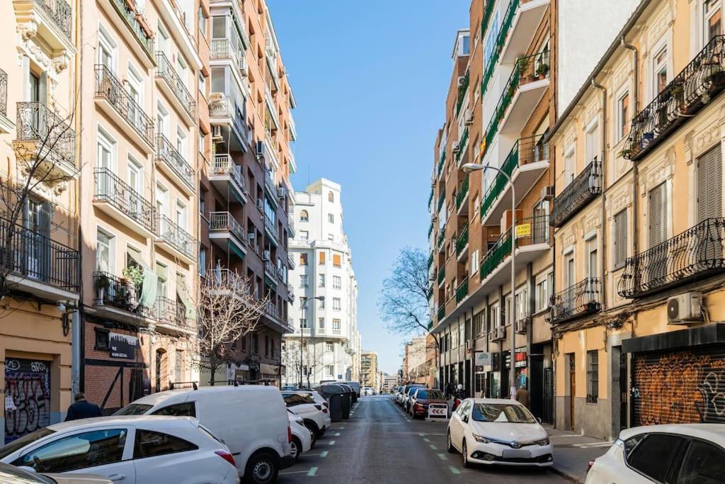 Picturesque Corner In - Guzman * Madri