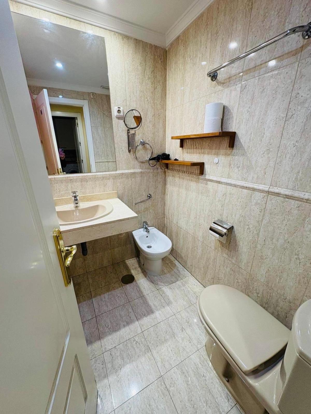 Pirra Airport Apartamento Madri