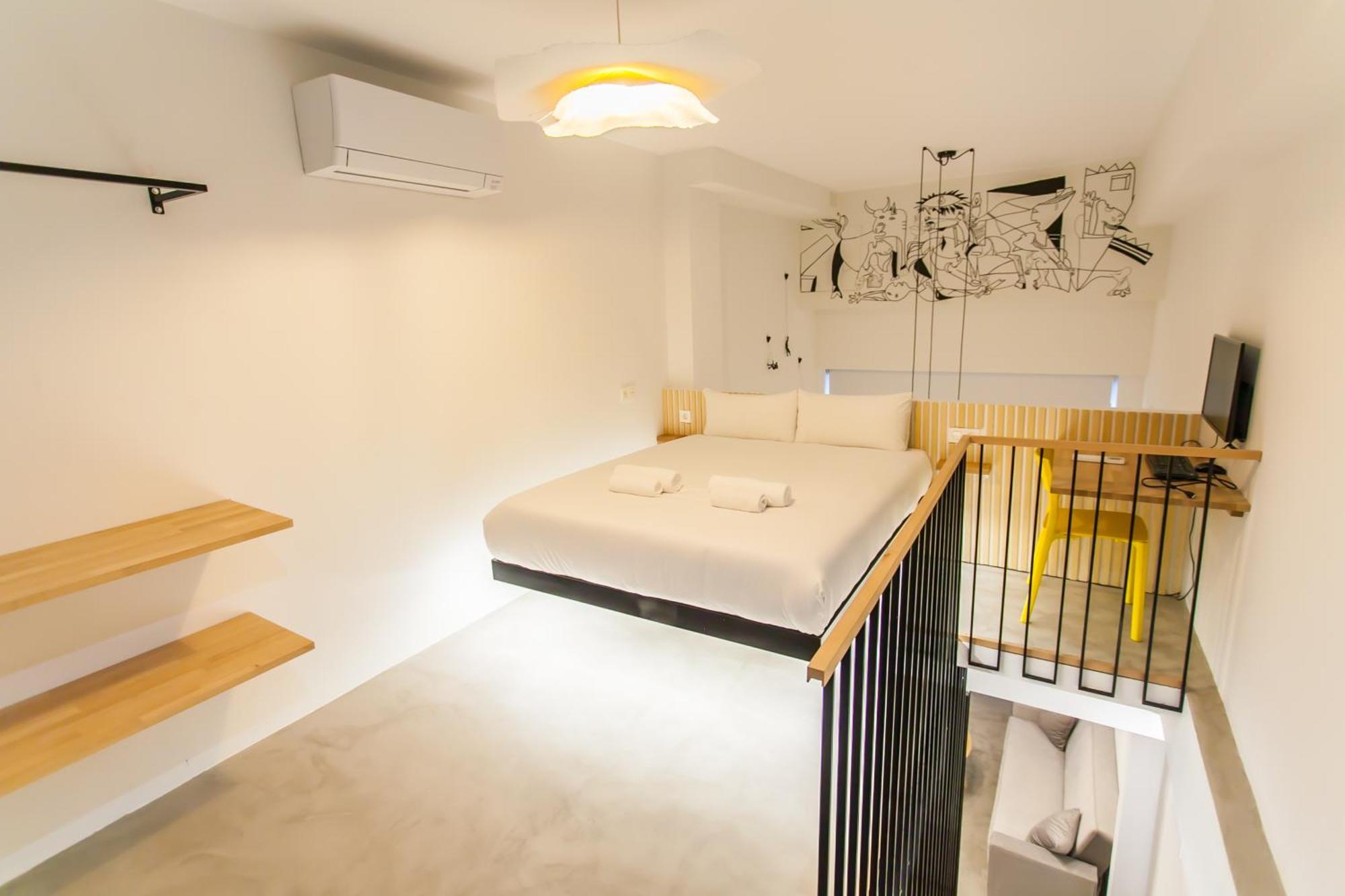 Guernica Luxury Duplex - Location, Light, And Art Madri