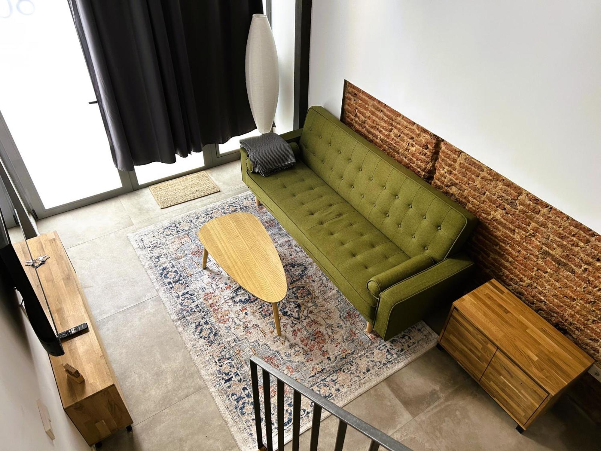 Stylish And Modern Loft In Centre Apartment *