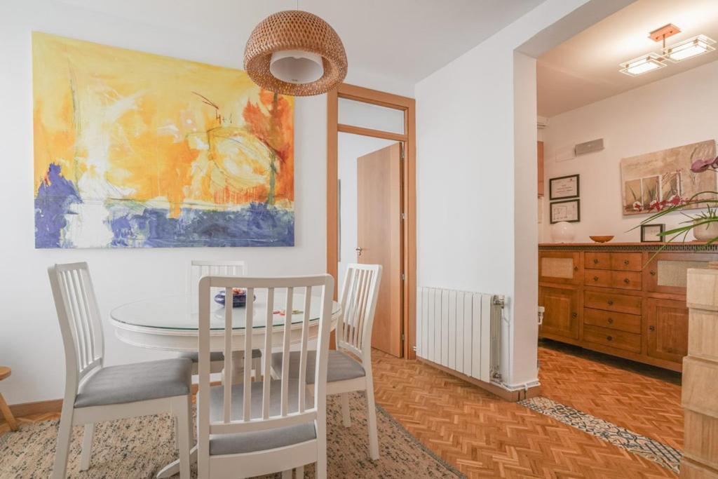 Bright & Cozy 2bd - Opera Area *