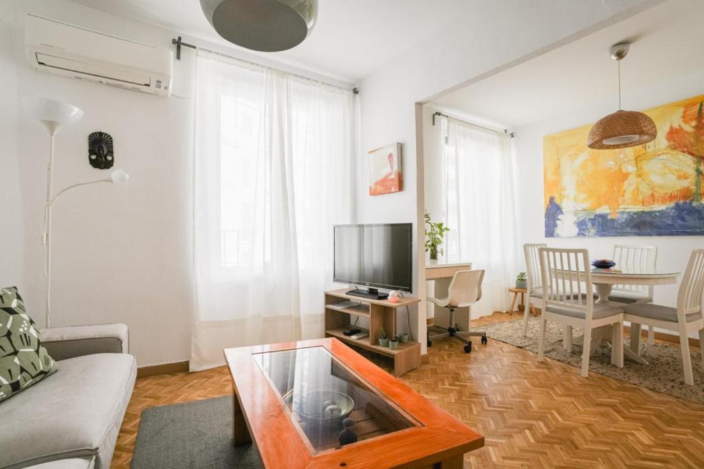 Bright & Cozy 2bd - Opera Area *