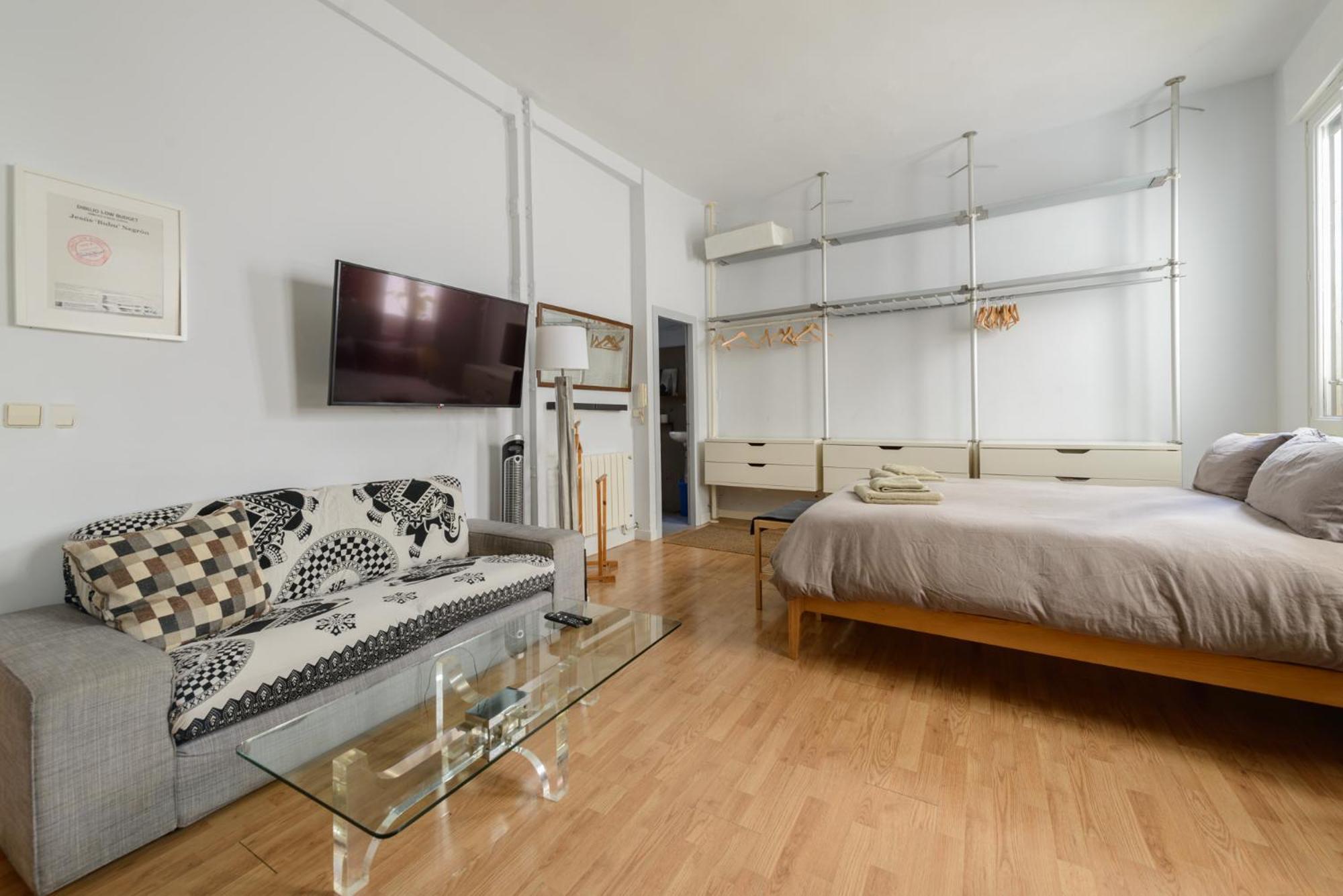 Gran Via-sol Spacious * 3 Brs, 2 Wcs + A/cs Apartment