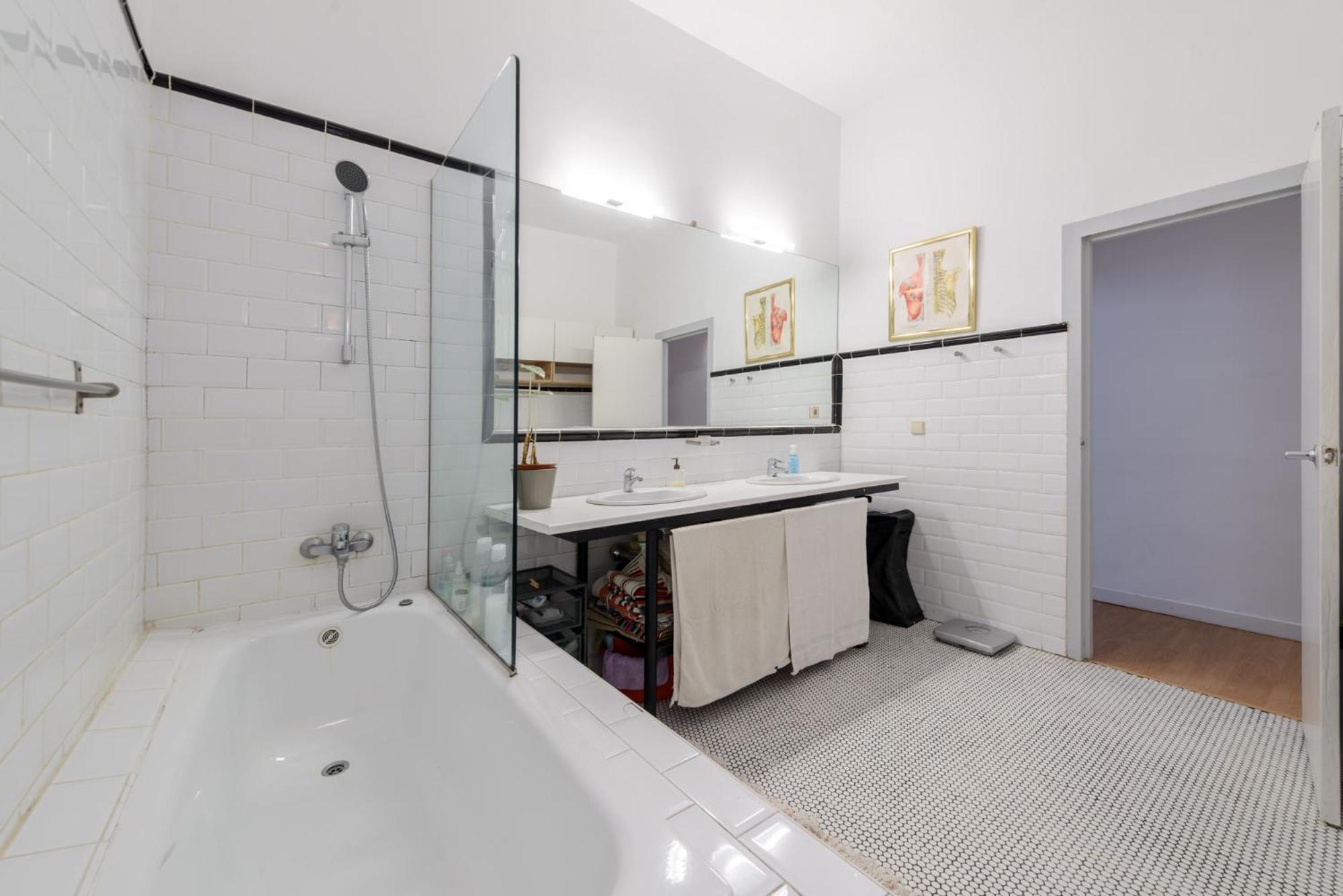 Apartment Gran Via-sol Spacious * 3 Brs, 2 Wcs + A/cs *
