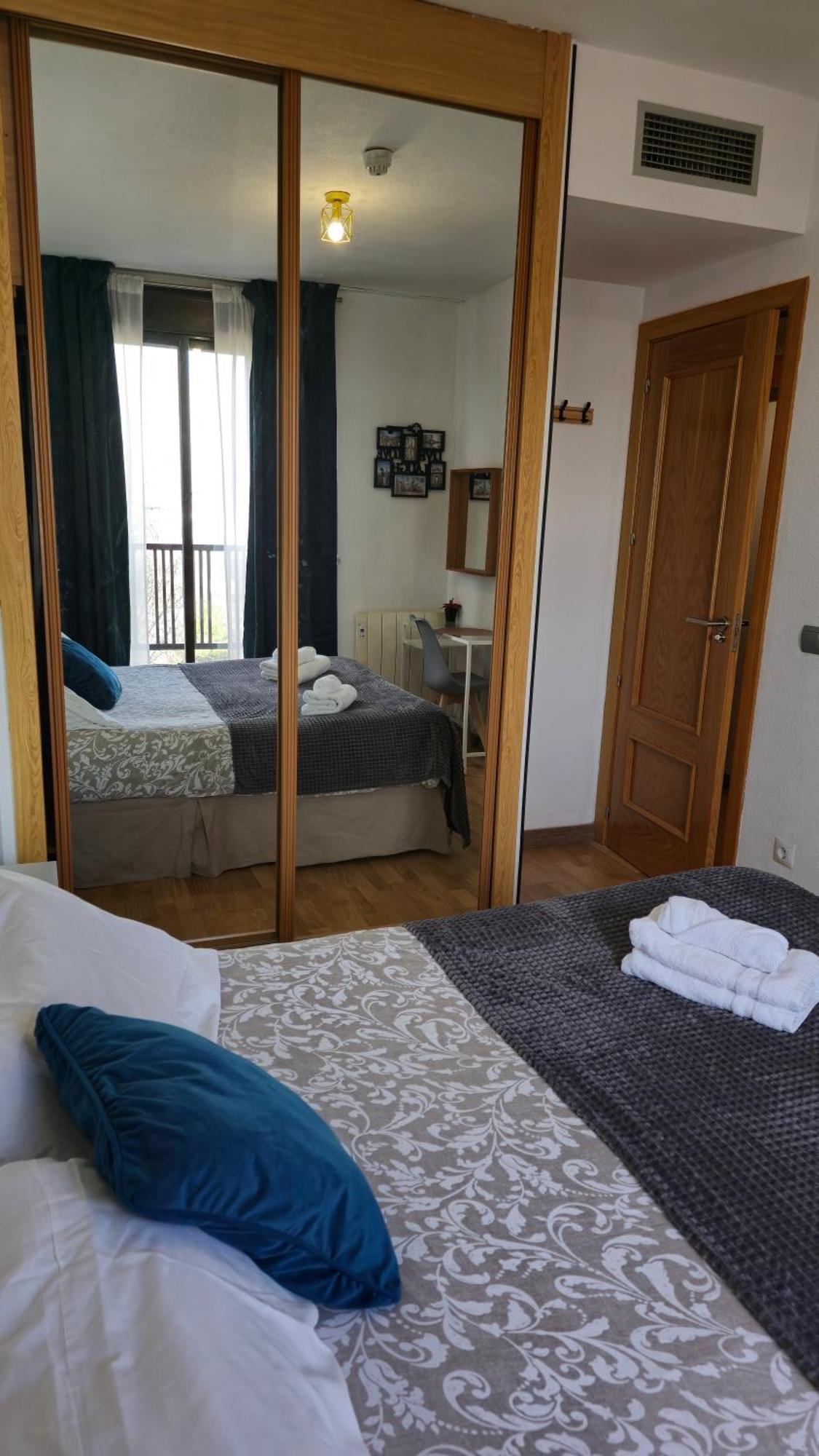 Apartamento Cerca Airport, Riyadh Air, Ifema, Eisenhower, Wifi, 4 Personas *