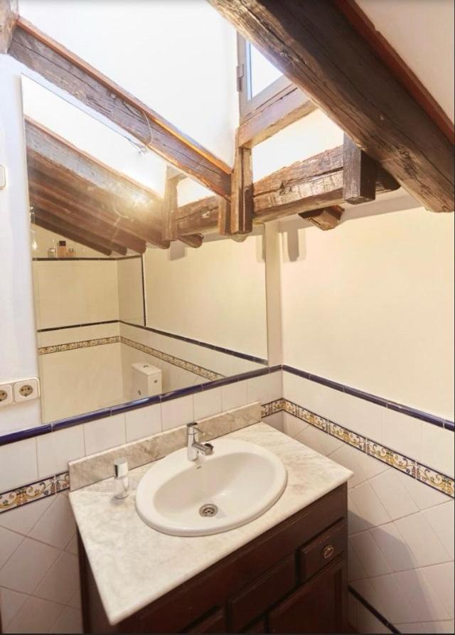 Apartamento ático Duplex Con Terraza En Puro Centro, 2 A 8 Pax Madri