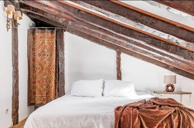 ático Duplex Con Terraza En Puro Centro, 2 A 8 Pax * Madri