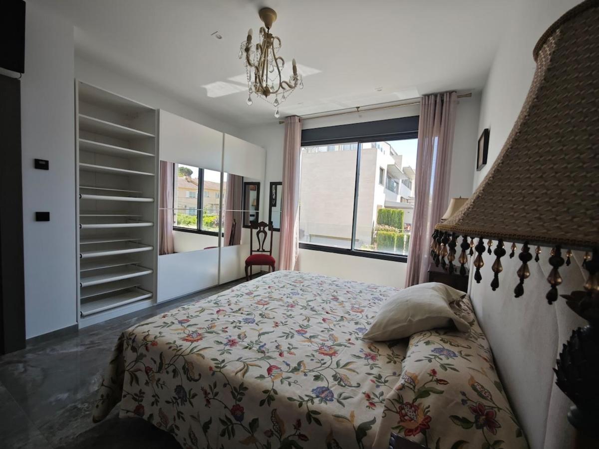 Complete Luxury House With Garden Madrid
