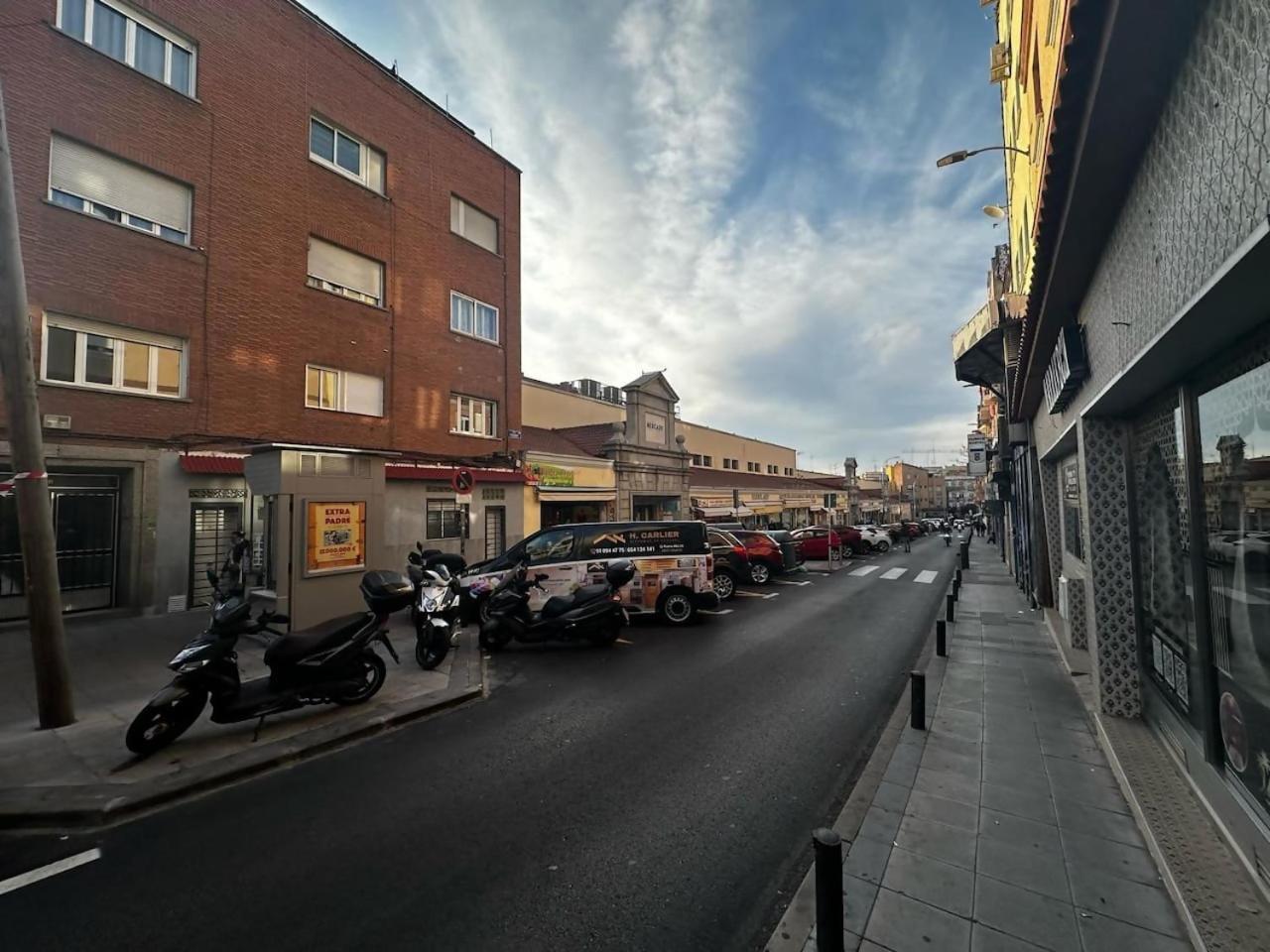 Market Martinez De La Riva Iii Apartamento