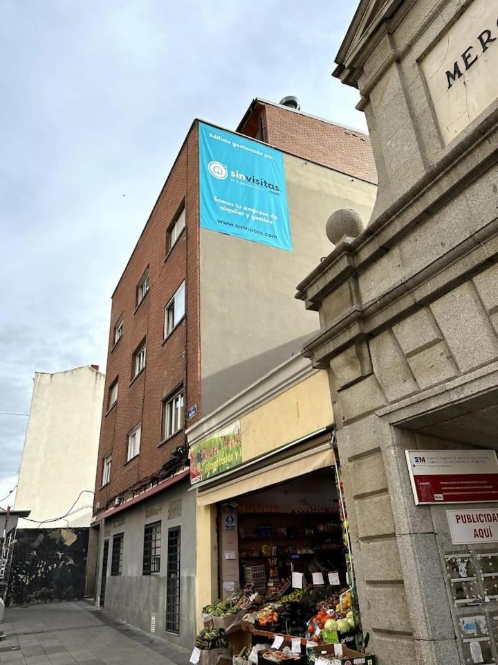 Market Martinez De La Riva Iii *
