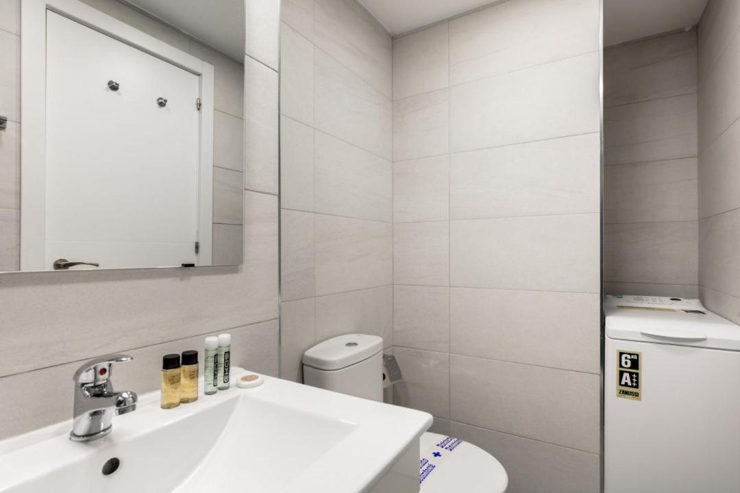 Appartement 1 Bedroom 1 Bathroom Furnished - Recoletos - Modern Functional - Mintystay