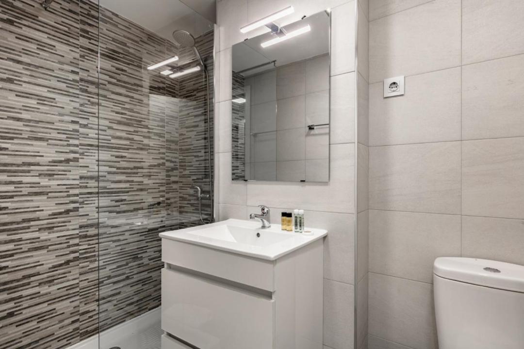 Appartement 1 Bedroom 1 Bathroom Furnished - Recoletos - Modern Functional - Mintystay *