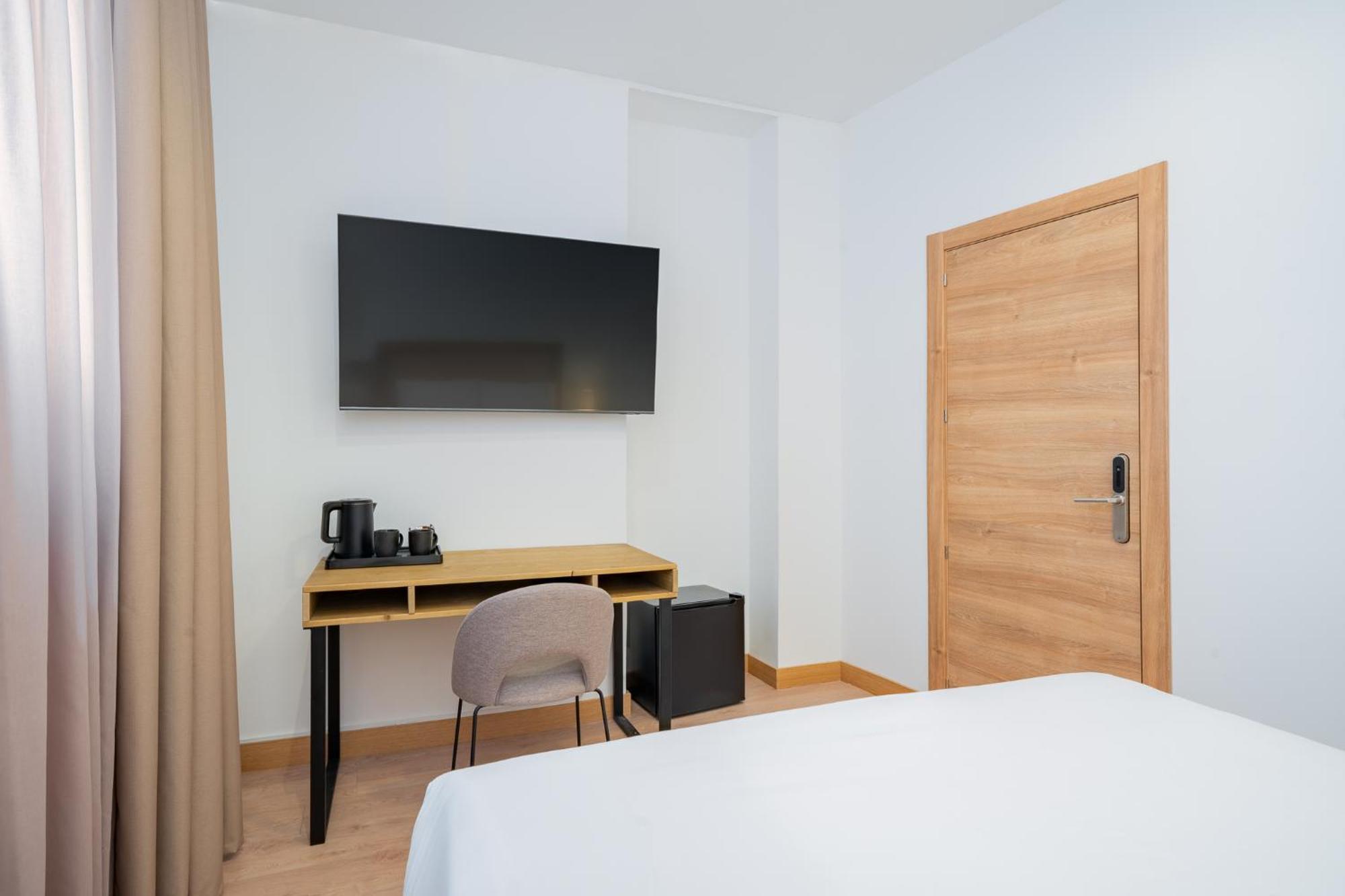 Hostal Luthia Puerta Del Sol *