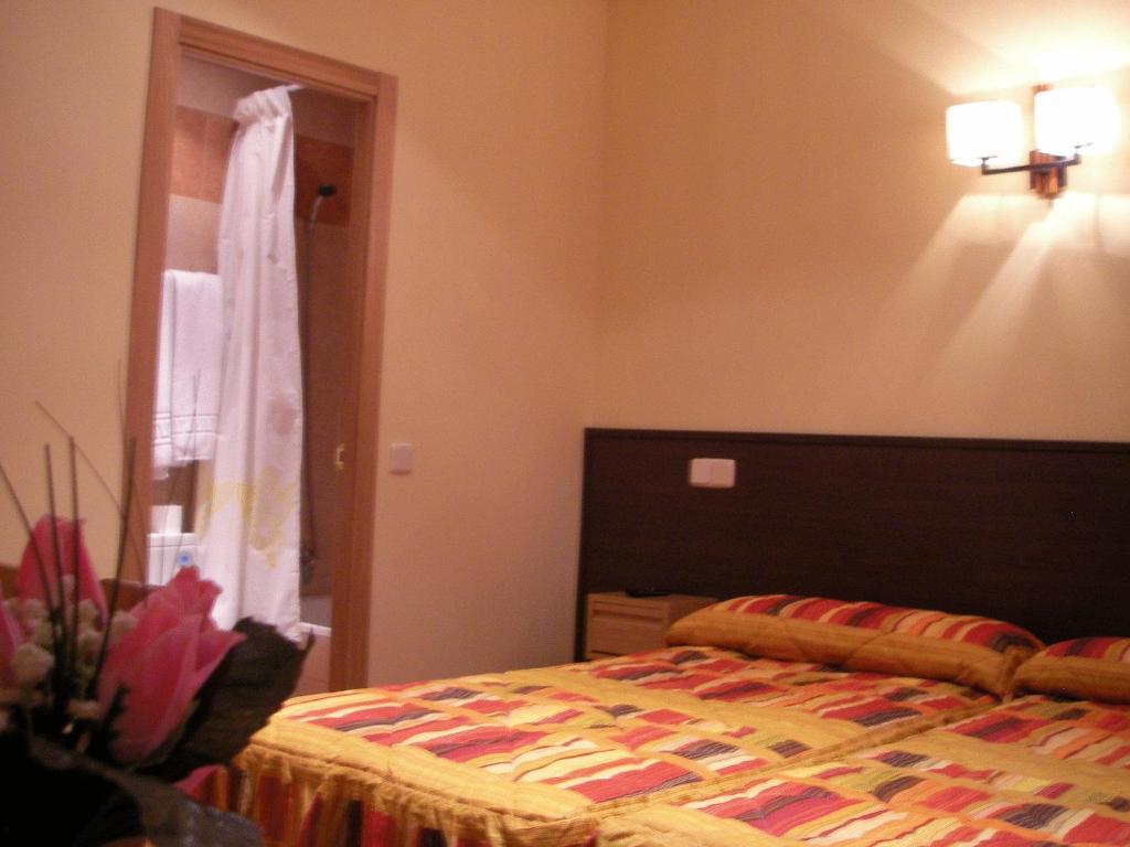 Cortes Guest house 2*