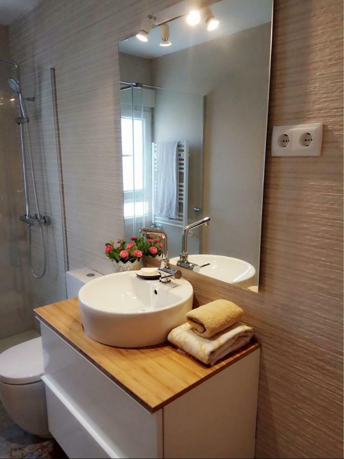 Santiago Bernabeu - Center, Private Bathroom. Madrid